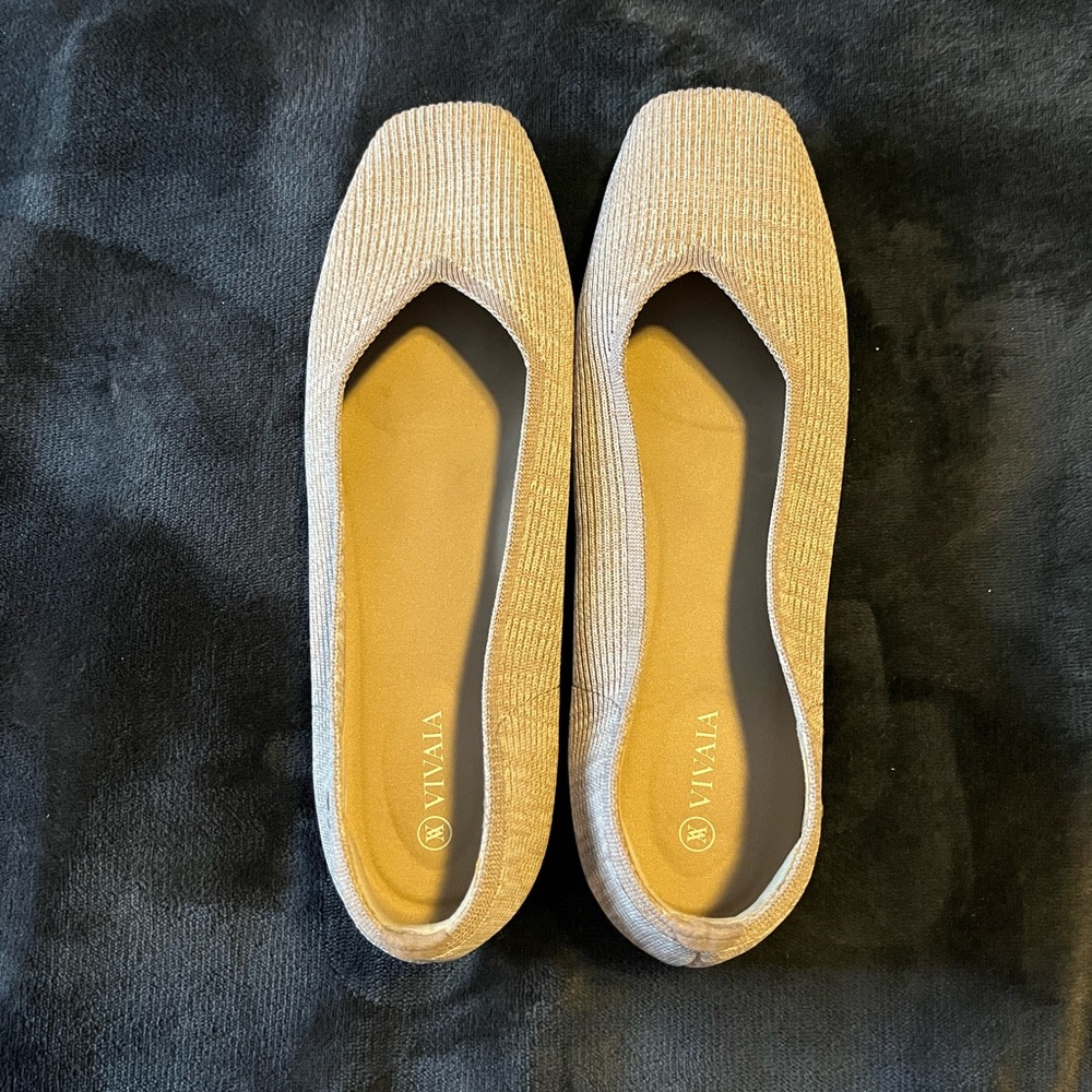 VIVAIA Women's Elegant Cream Loafers - GUC